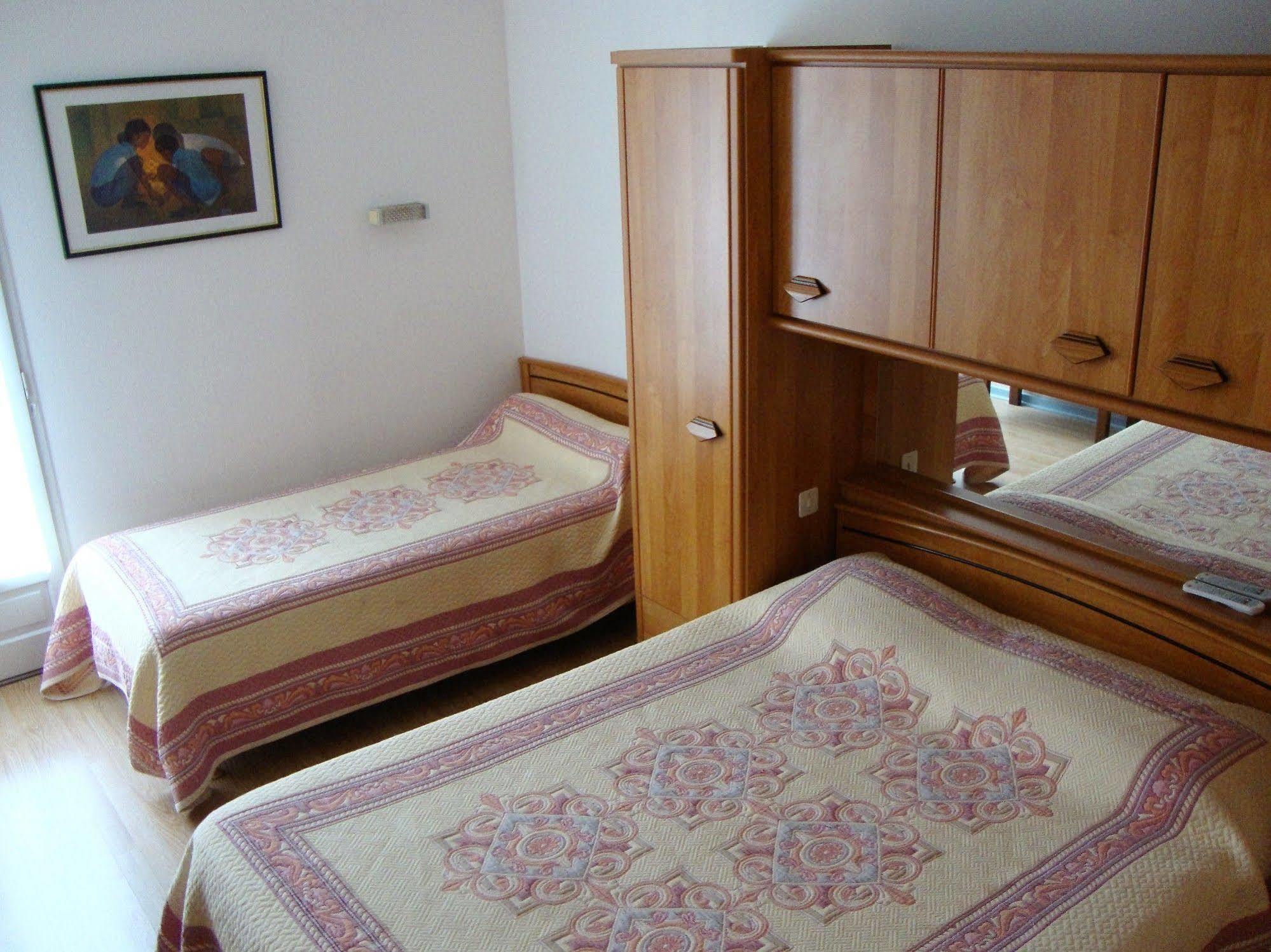Hotel Au Petit Languedoc Lourdes Ngoại thất bức ảnh
